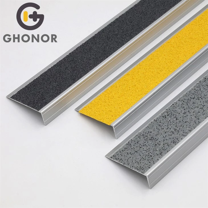 Tiras de carborundo para escaleras de hormigón